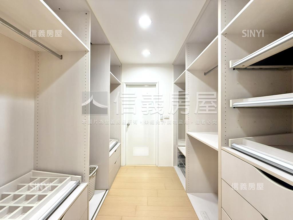 近巨城錦華街雙車位大透天房屋室內格局與周邊環境