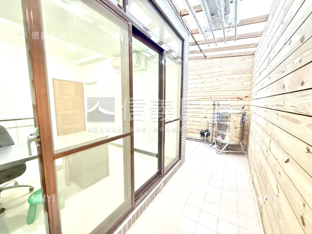 近巨城錦華街雙車位大透天房屋室內格局與周邊環境