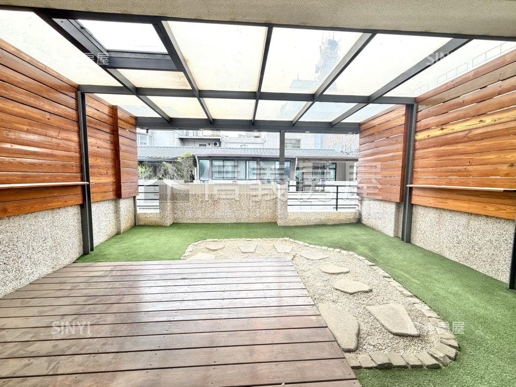 近巨城錦華街雙車位大透天房屋室內格局與周邊環境