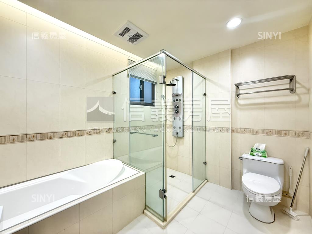 近巨城錦華街雙車位大透天房屋室內格局與周邊環境