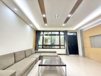 近巨城錦華街雙車位大透天