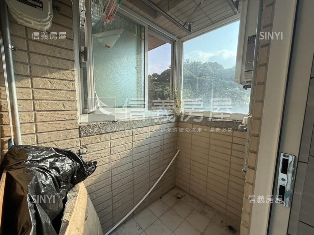 文山興隆次頂樓附車位房屋室內格局與周邊環境