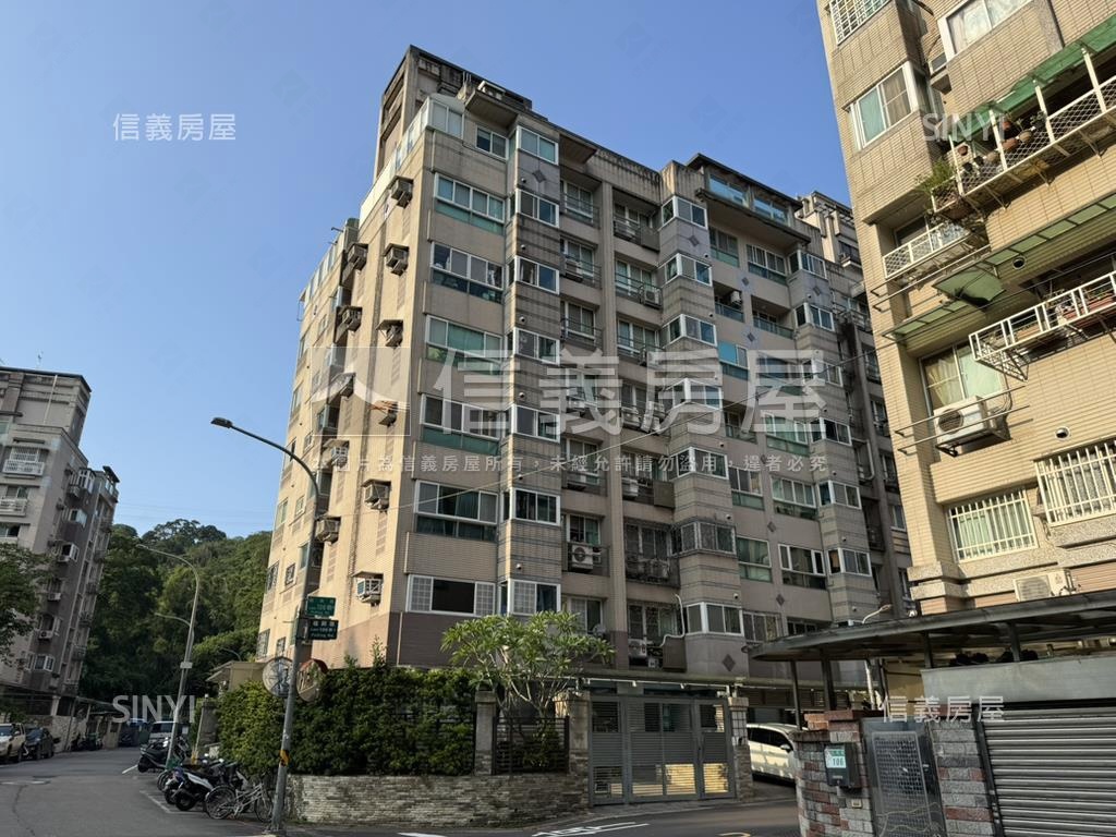 文山興隆次頂樓附車位房屋室內格局與周邊環境