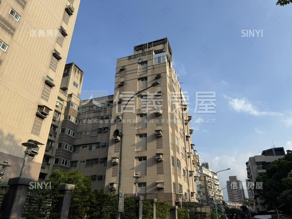 文山興隆次頂樓附車位房屋室內格局與周邊環境