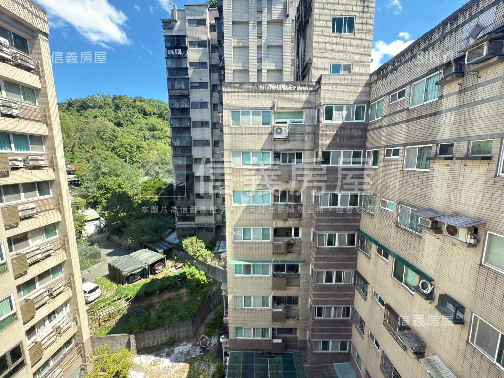 文山興隆次頂樓附車位房屋室內格局與周邊環境