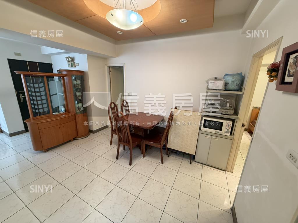 中興橋電梯三房車位房屋室內格局與周邊環境