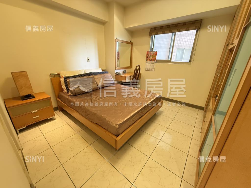 中興橋電梯三房車位房屋室內格局與周邊環境