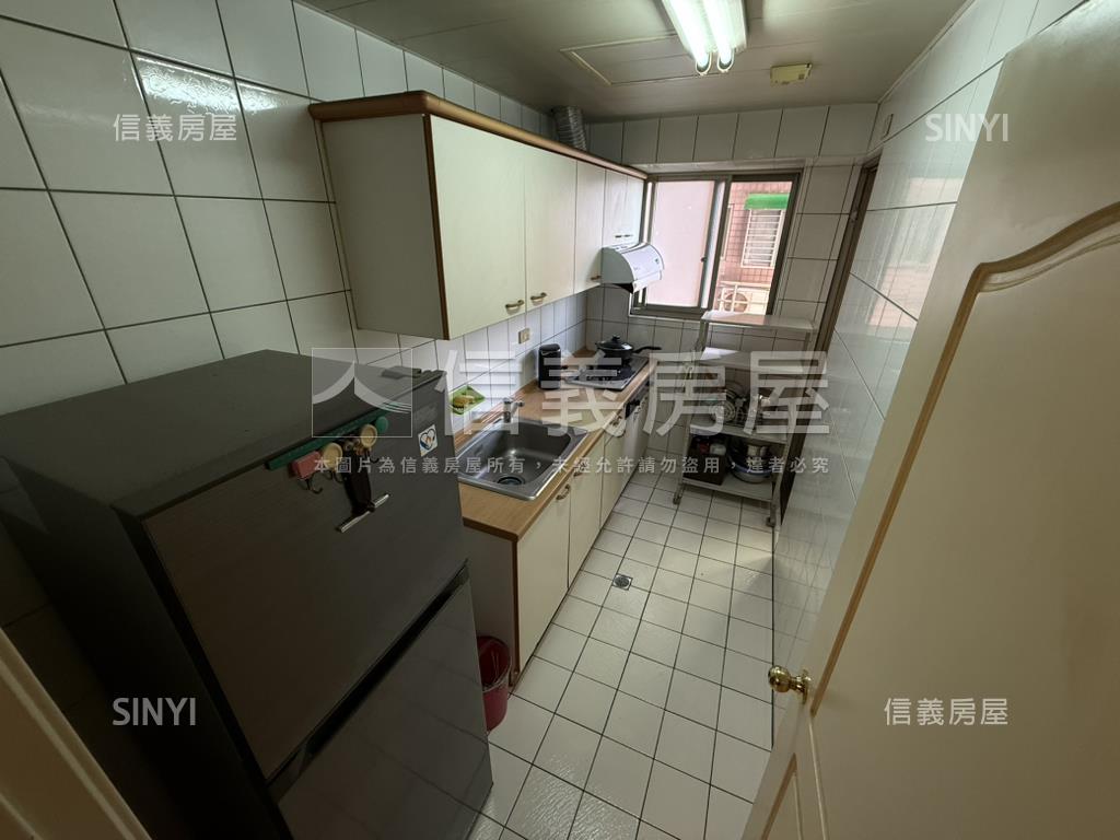 中興橋電梯三房車位房屋室內格局與周邊環境