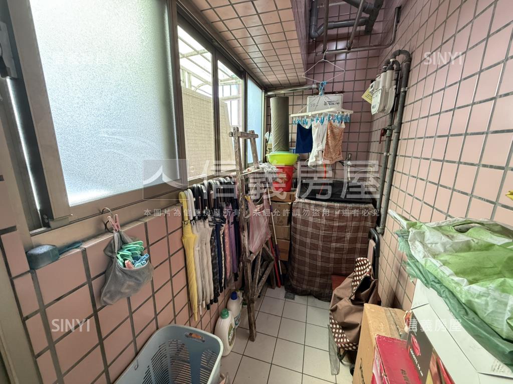 中興橋電梯三房車位房屋室內格局與周邊環境