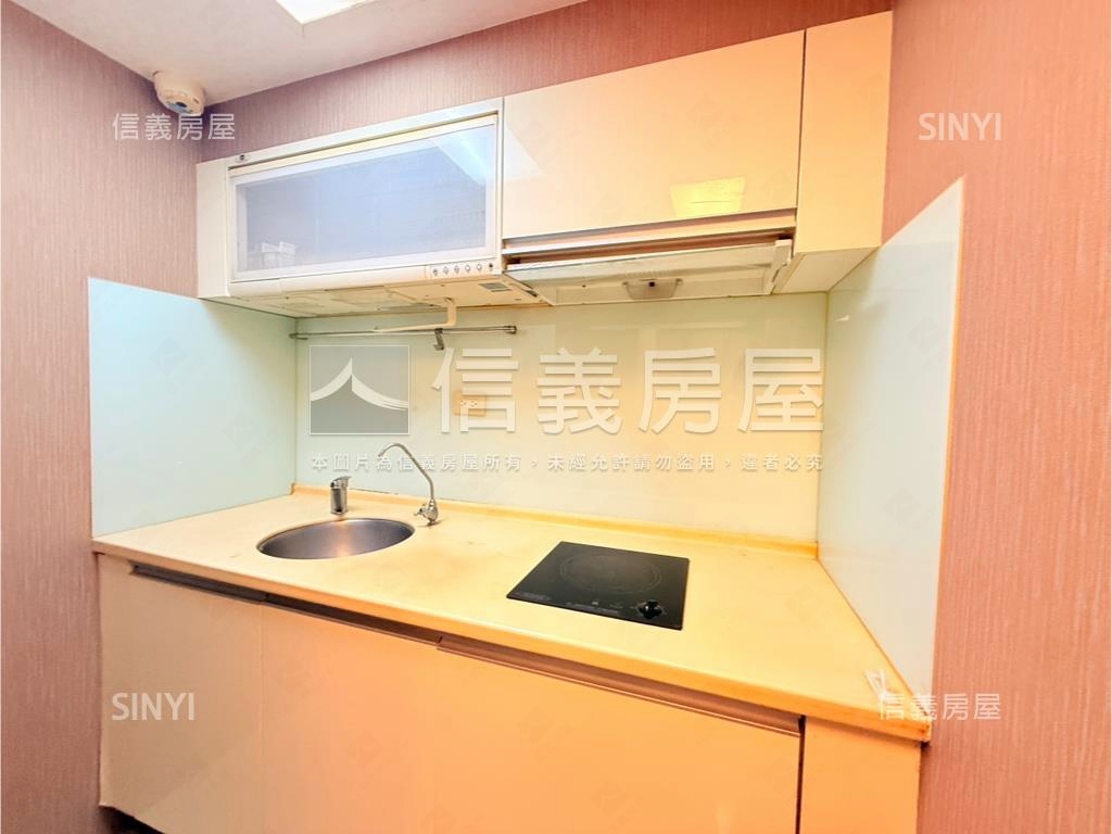 專任第芬妮附車位房屋室內格局與周邊環境