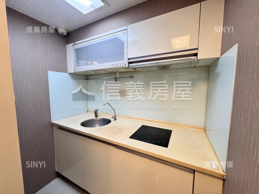 專任第芬妮附車位房屋室內格局與周邊環境