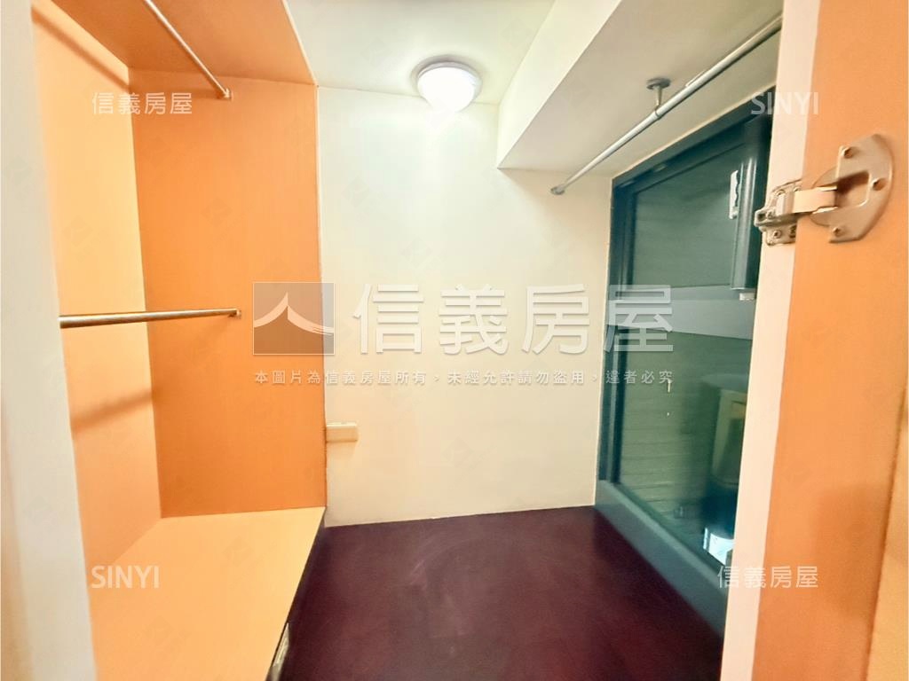 專任第芬妮附車位房屋室內格局與周邊環境