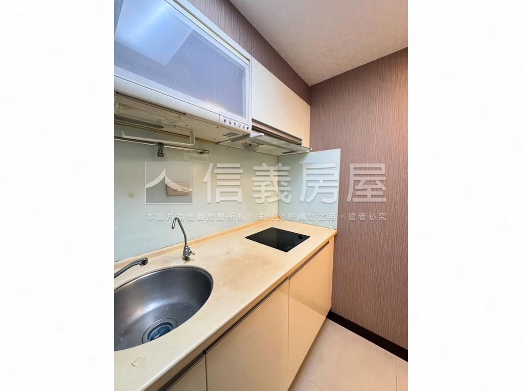 專任第芬妮附車位房屋室內格局與周邊環境