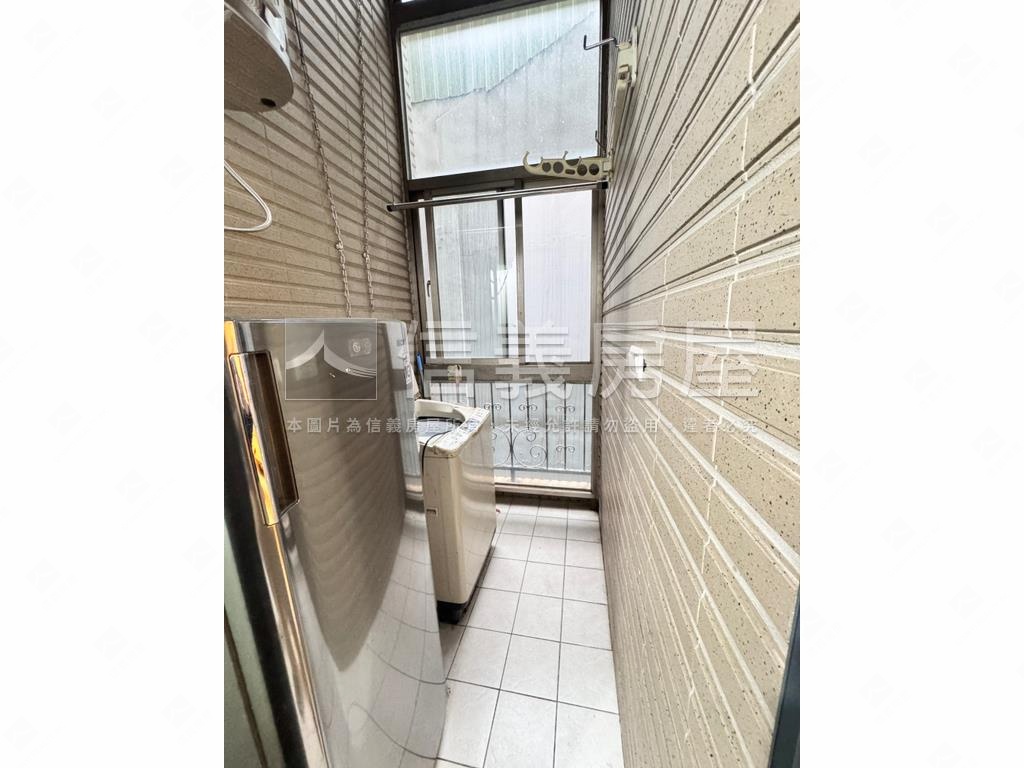 專任第芬妮附車位房屋室內格局與周邊環境