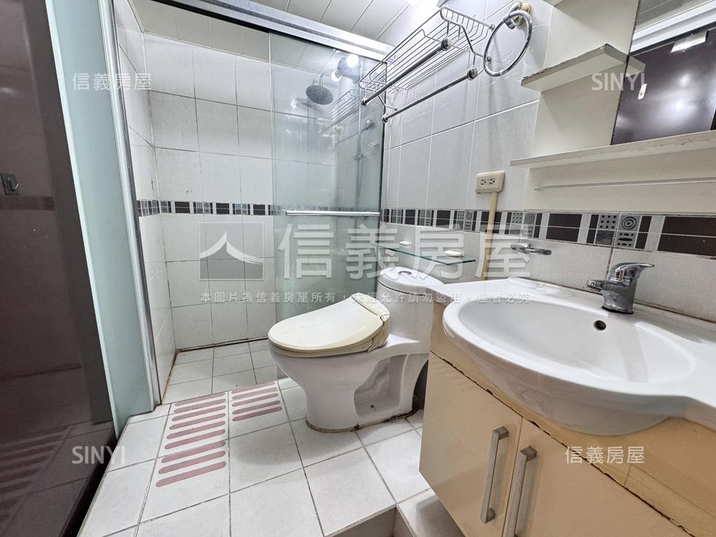 專任第芬妮附車位房屋室內格局與周邊環境