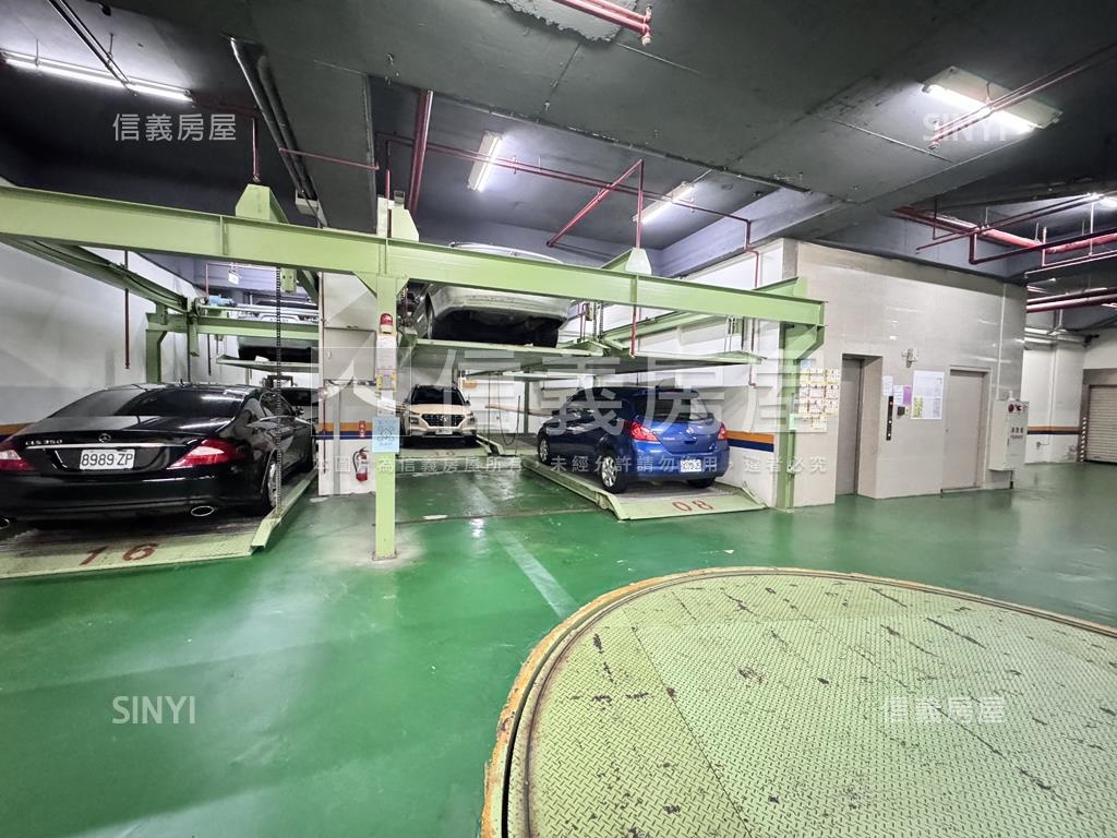 專任第芬妮附車位房屋室內格局與周邊環境