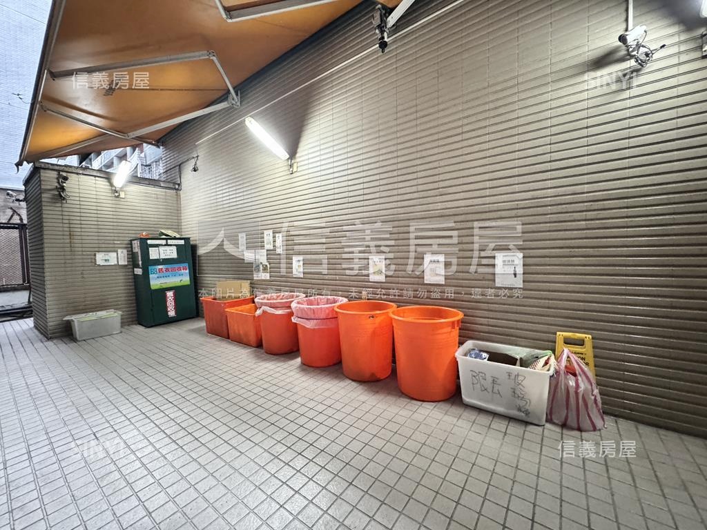 專任第芬妮附車位房屋室內格局與周邊環境