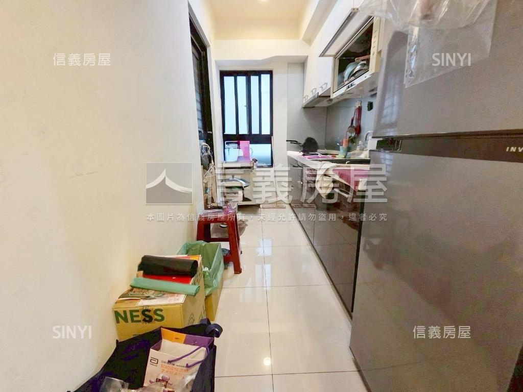 近文山成家三房平車房屋室內格局與周邊環境