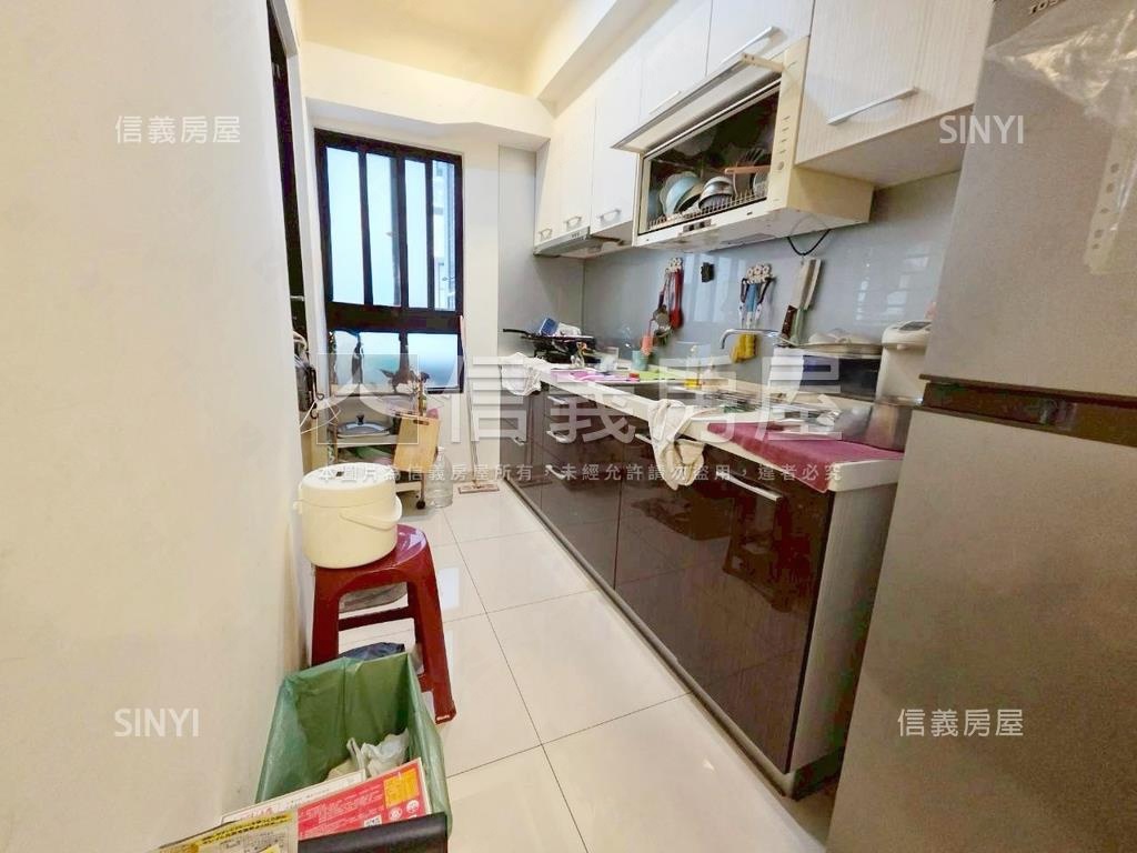 近文山成家三房平車房屋室內格局與周邊環境