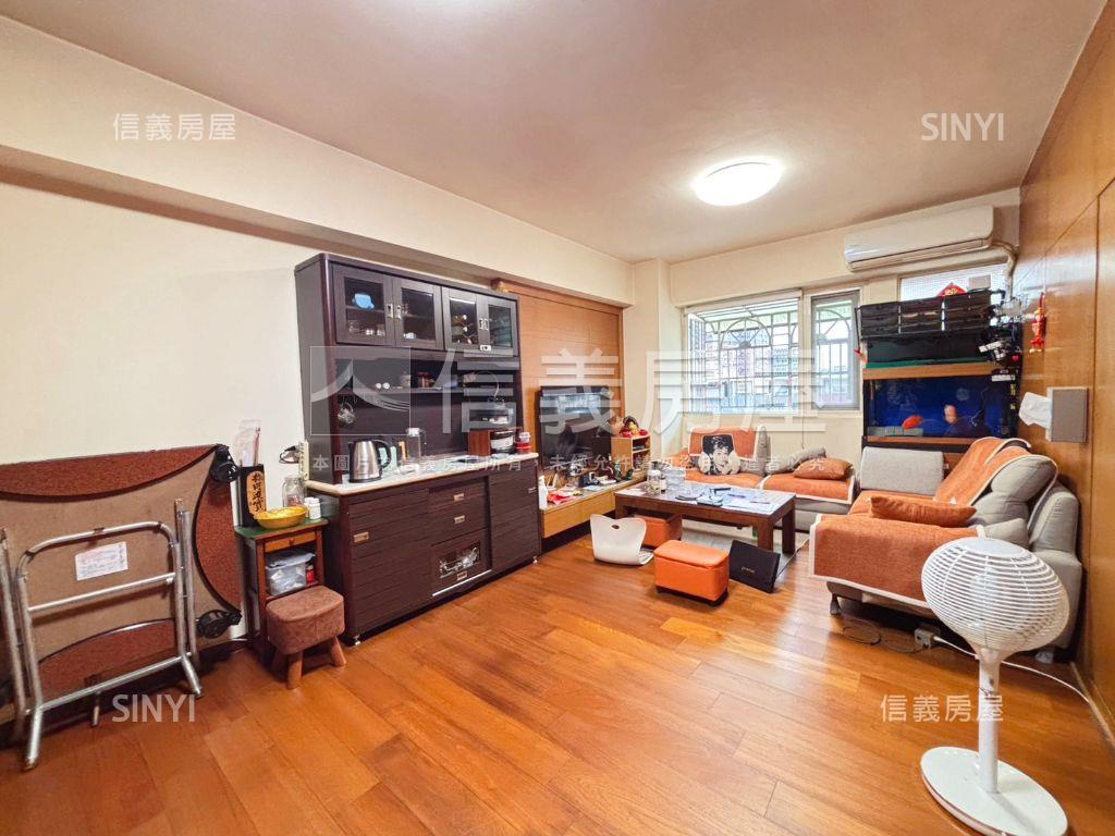 稀有龍之鄉三房車位房屋室內格局與周邊環境