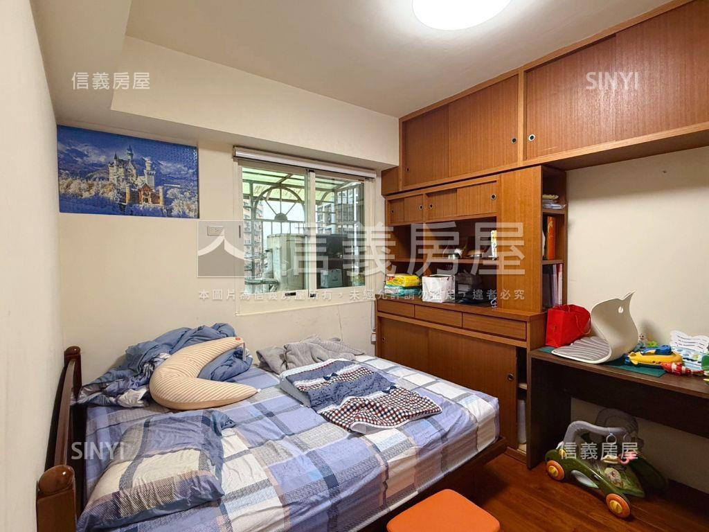 稀有龍之鄉三房車位房屋室內格局與周邊環境