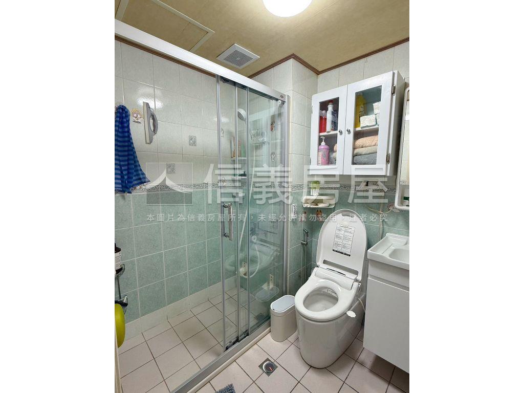 稀有龍之鄉三房車位房屋室內格局與周邊環境