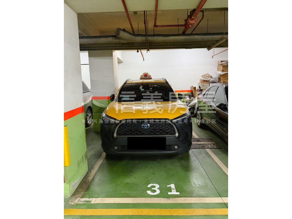 稀有龍之鄉三房車位房屋室內格局與周邊環境