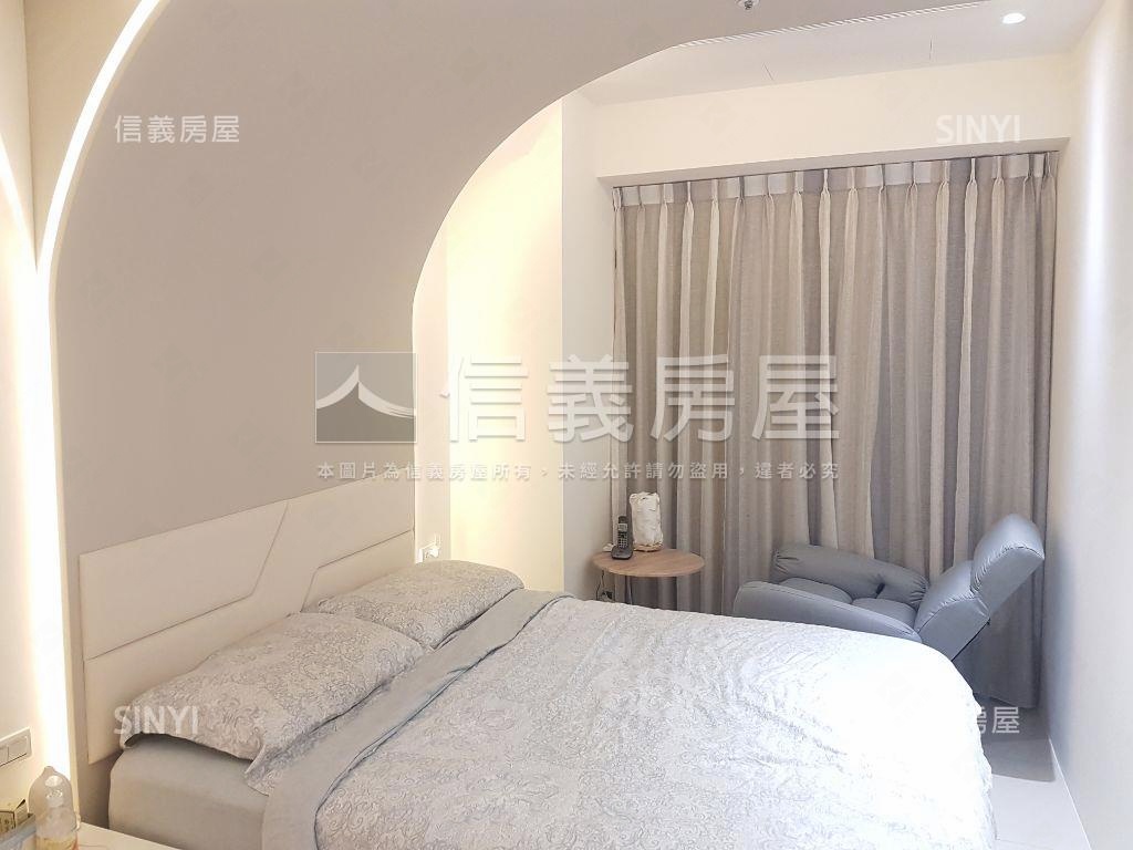中央官邸高樓兩房車位房屋室內格局與周邊環境