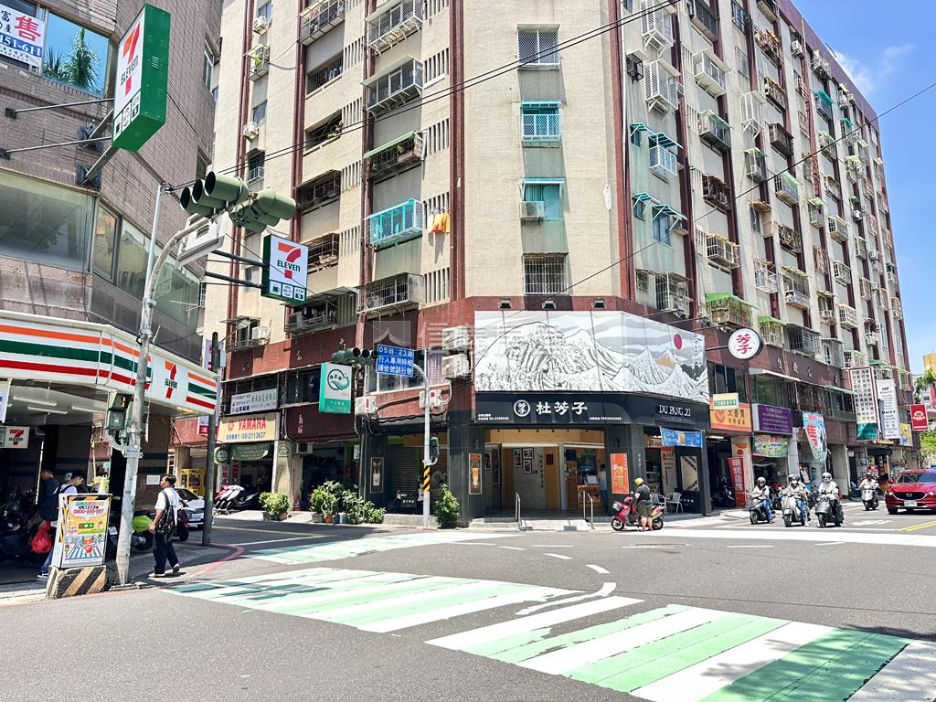 台南火車站·復古角窗透天房屋室內格局與周邊環境
