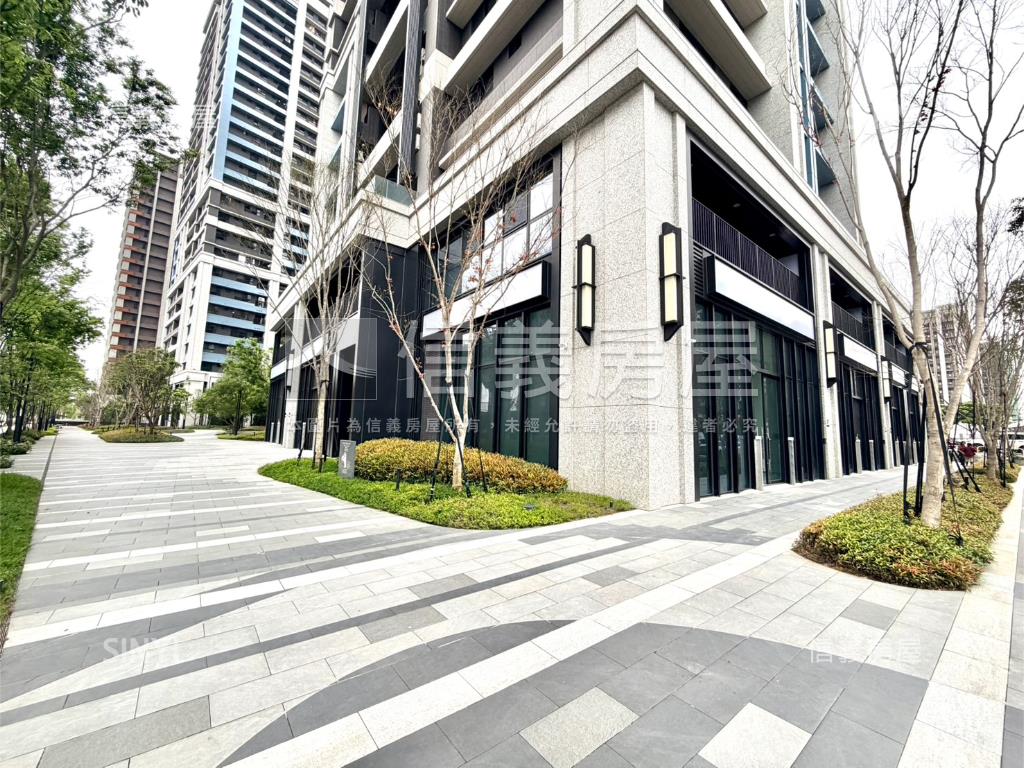 峰左岸。質感高樓三房車位房屋室內格局與周邊環境