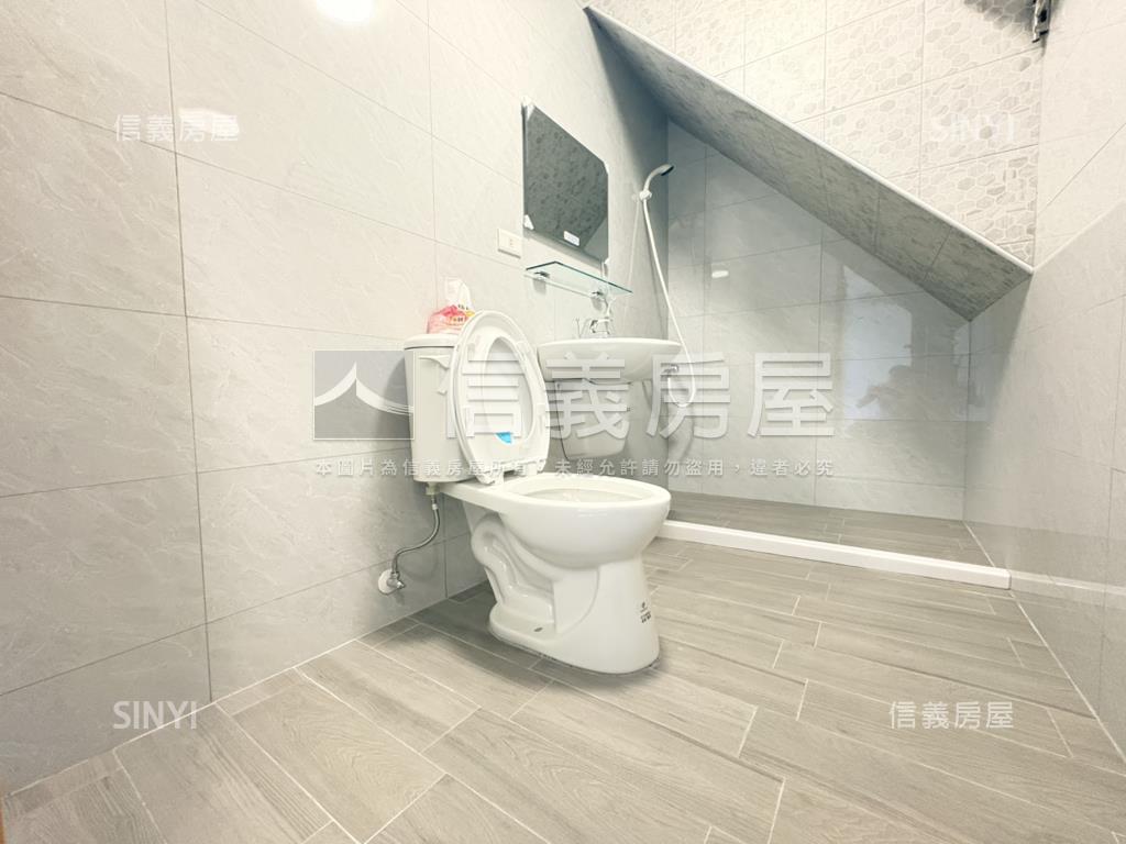 仁武邊間整理好透天房屋室內格局與周邊環境