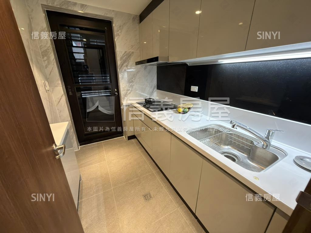 專任麗晶花園精美特殊戶房屋室內格局與周邊環境