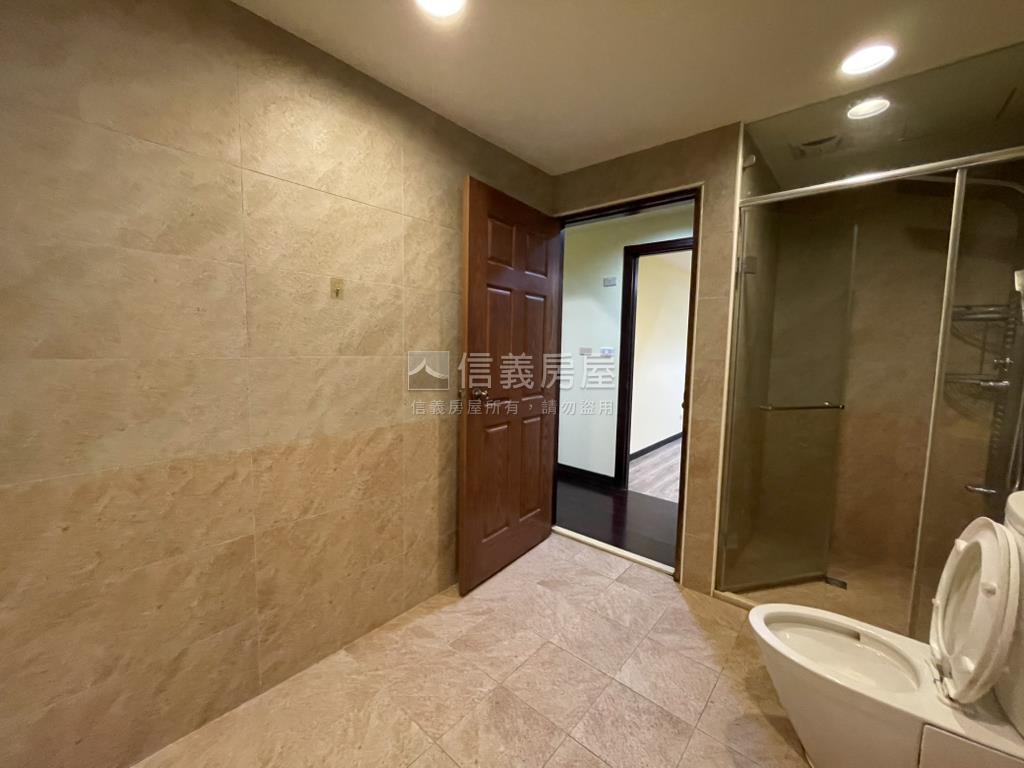 正群天下美裝潢四房房屋室內格局與周邊環境