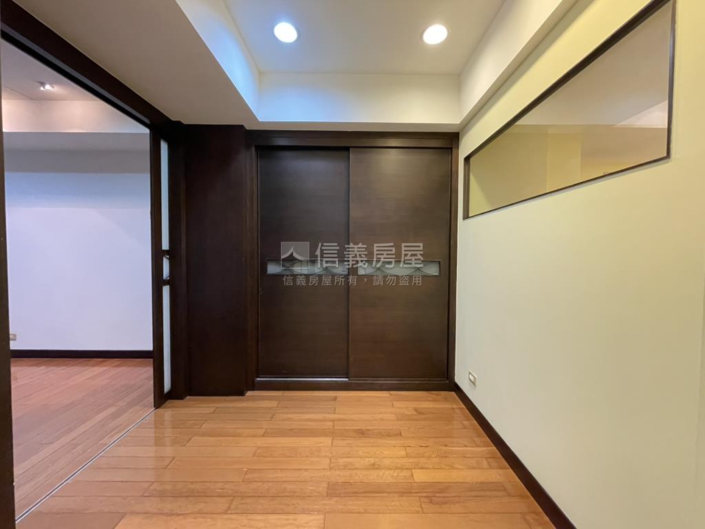正群天下美裝潢四房房屋室內格局與周邊環境