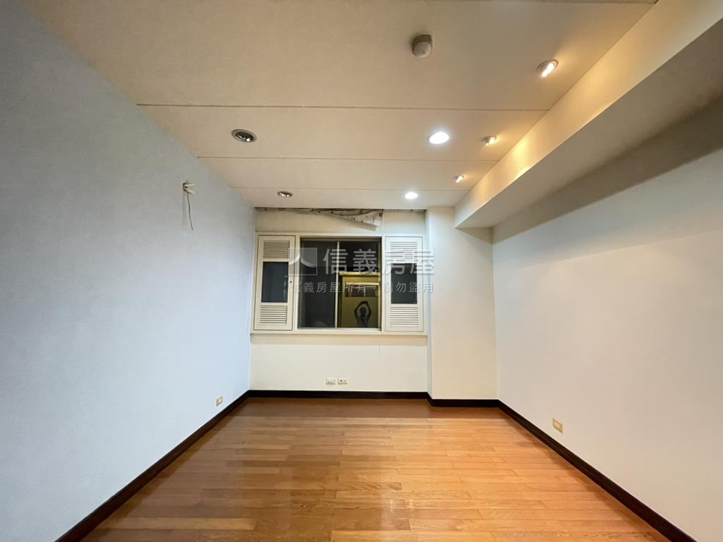正群天下美裝潢四房房屋室內格局與周邊環境