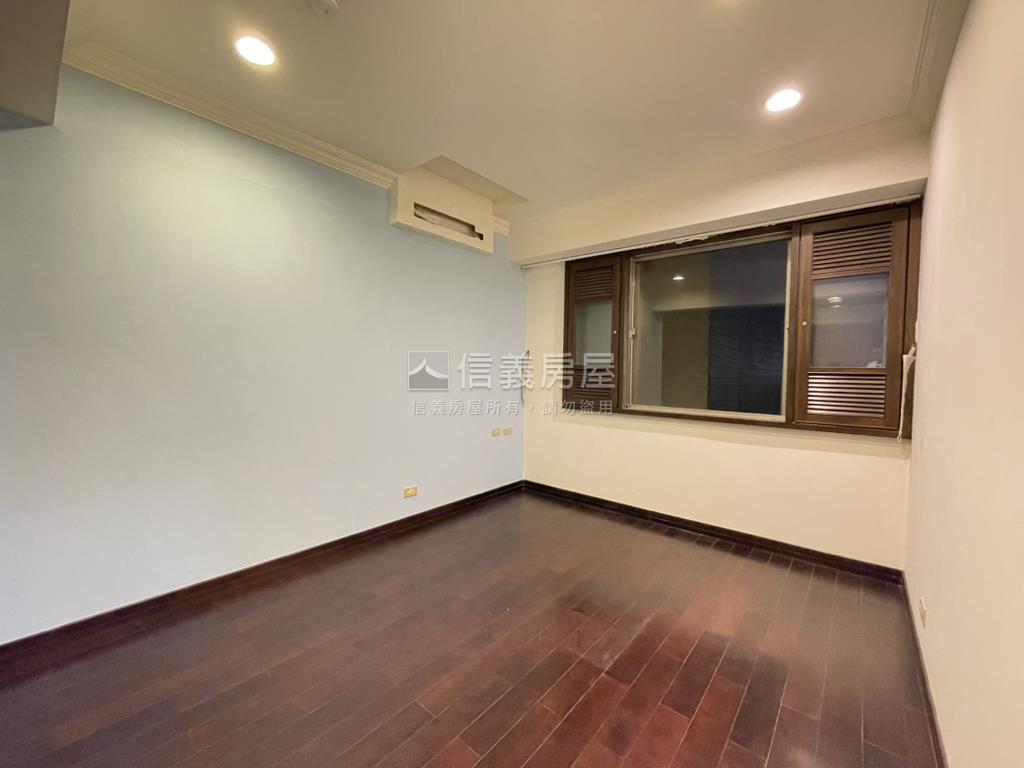 正群天下美裝潢四房房屋室內格局與周邊環境