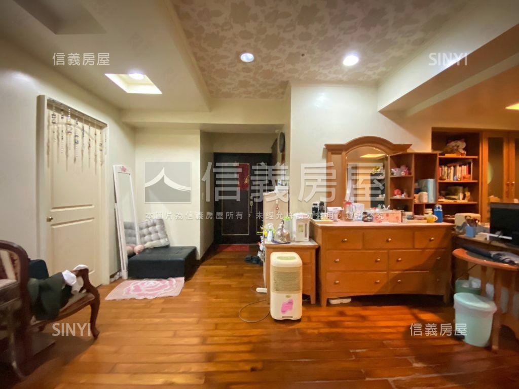 荷蘭村稀有樓中樓房屋室內格局與周邊環境