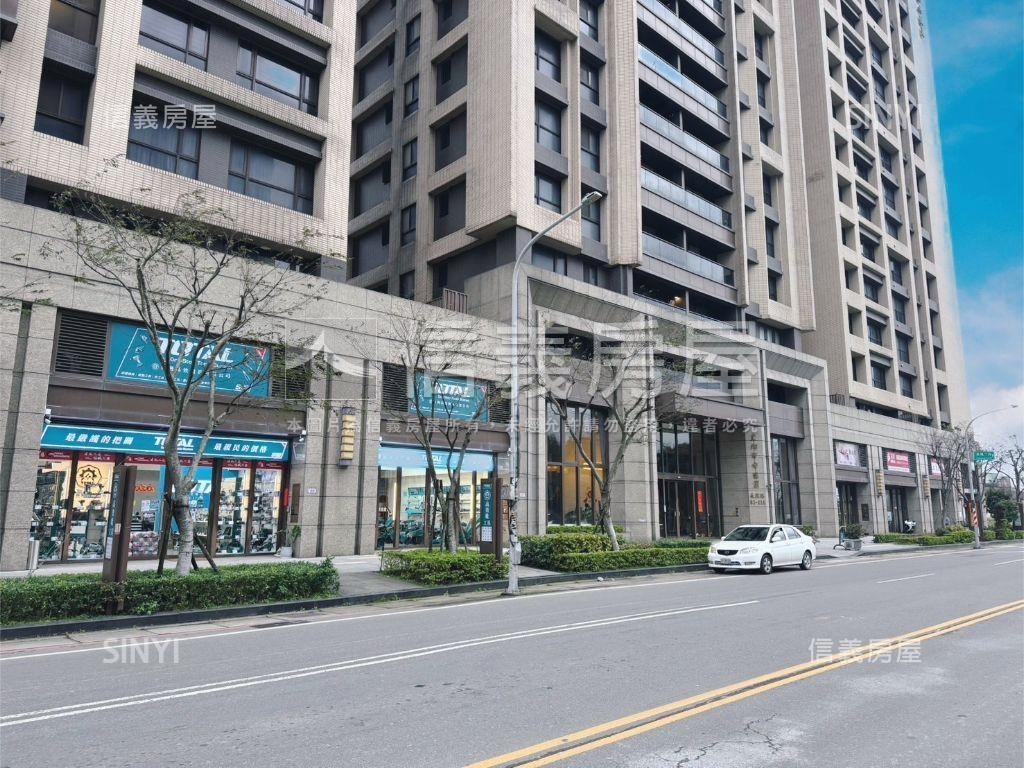 皇翔百老匯大面寬店面房屋室內格局與周邊環境