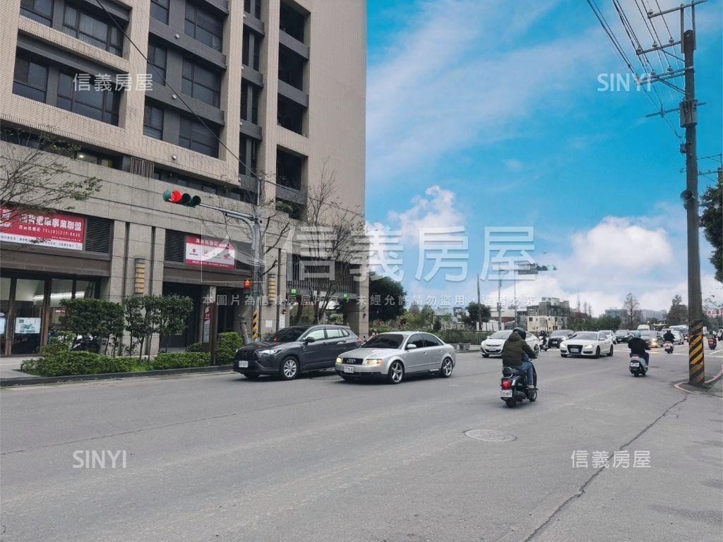 皇翔百老匯大面寬店面房屋室內格局與周邊環境