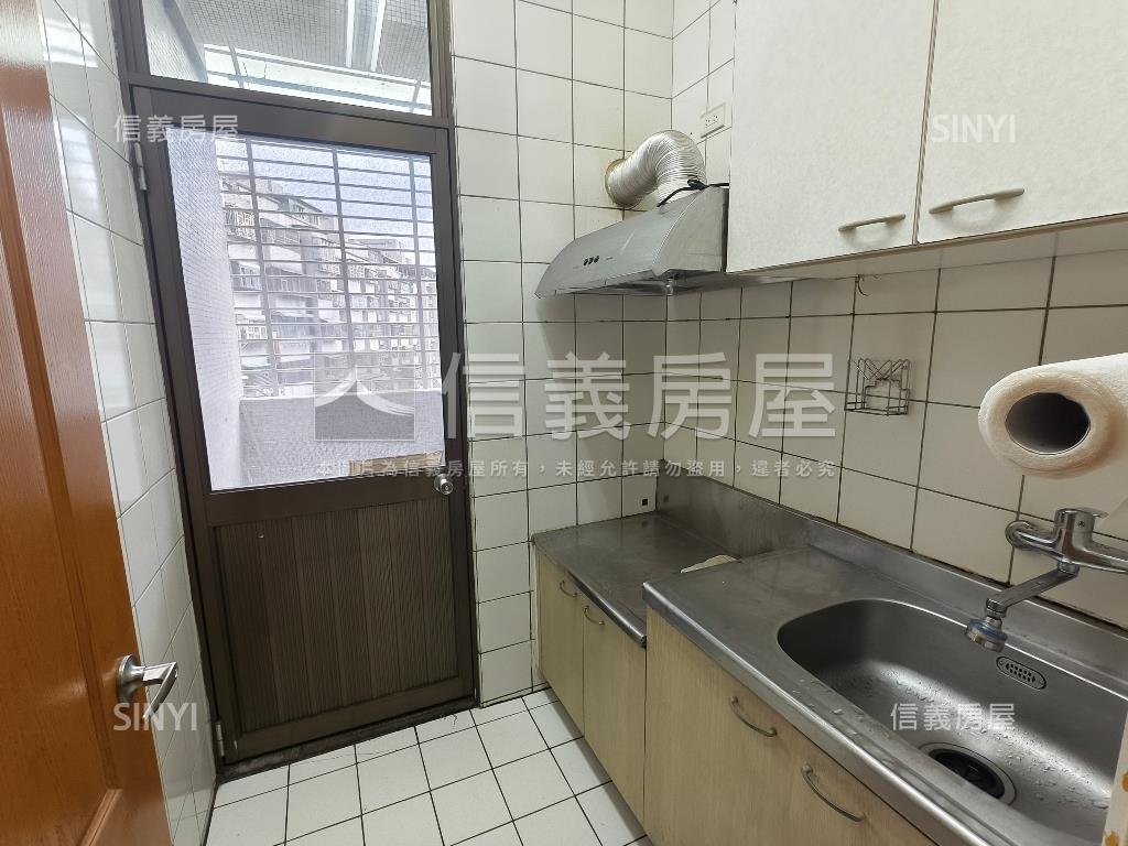 捷運丹鳳鈴木華城房屋室內格局與周邊環境