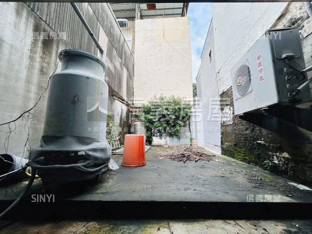 民權路正路面人潮店地房屋室內格局與周邊環境