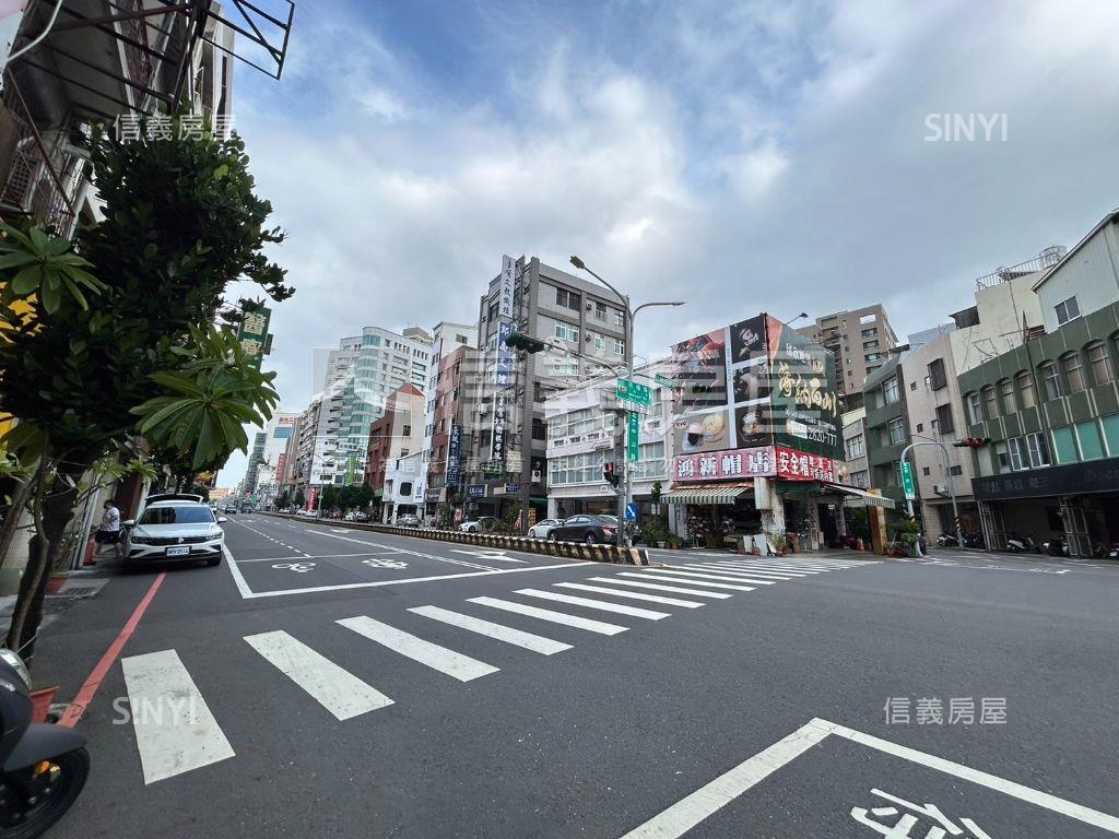 民權路正路面人潮店地房屋室內格局與周邊環境
