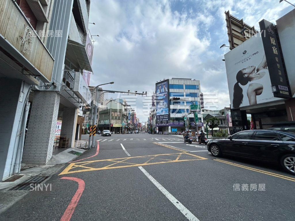 民權路正路面人潮店地房屋室內格局與周邊環境