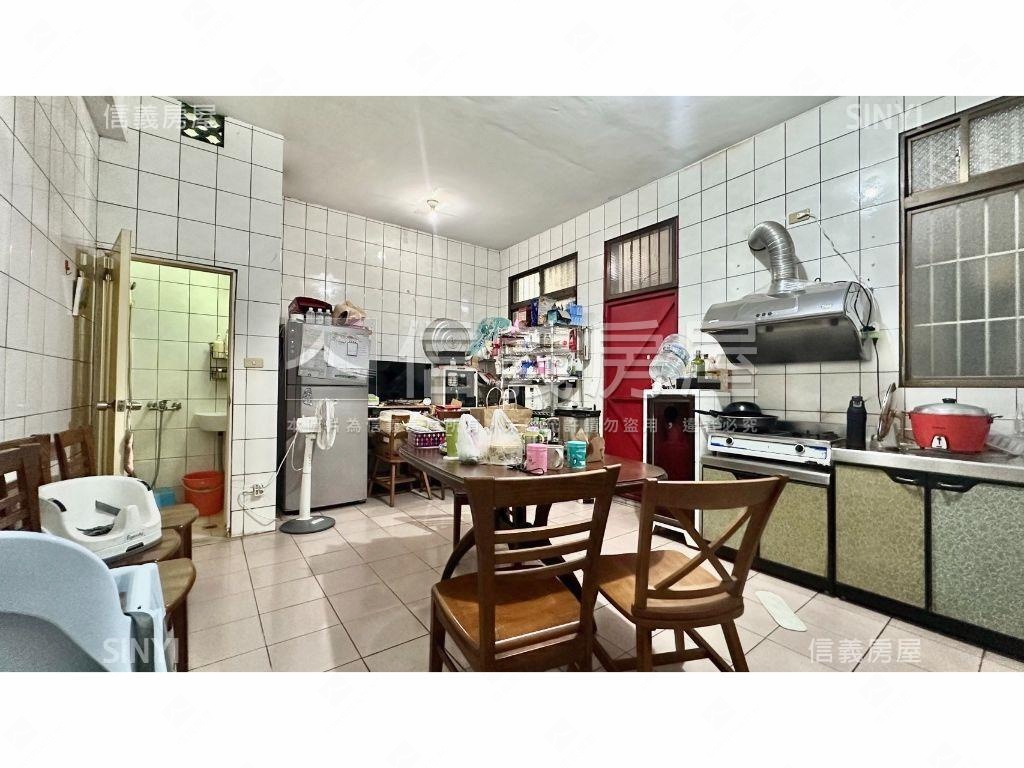 店長推薦臨路大面寬美透天房屋室內格局與周邊環境