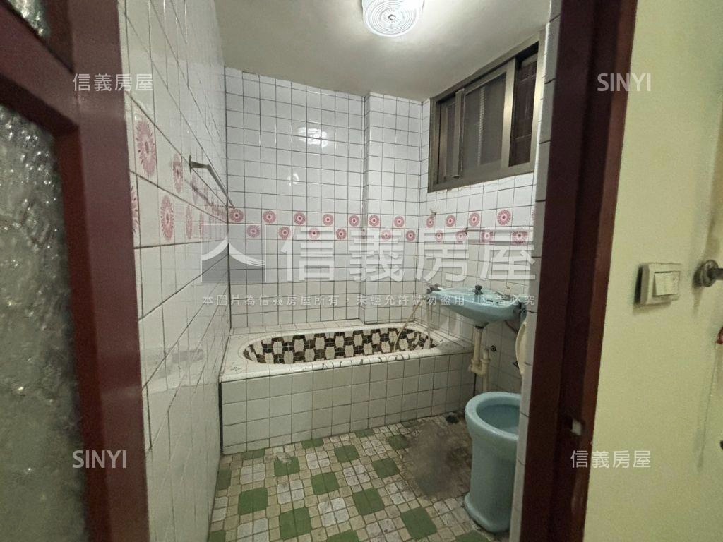 鄰近東門圓環透天店面房屋室內格局與周邊環境