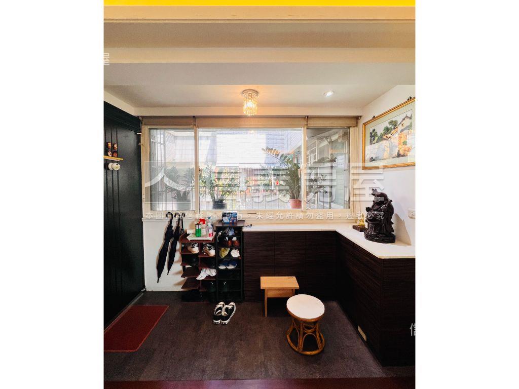 三面採光捷運旁精美美寓房屋室內格局與周邊環境