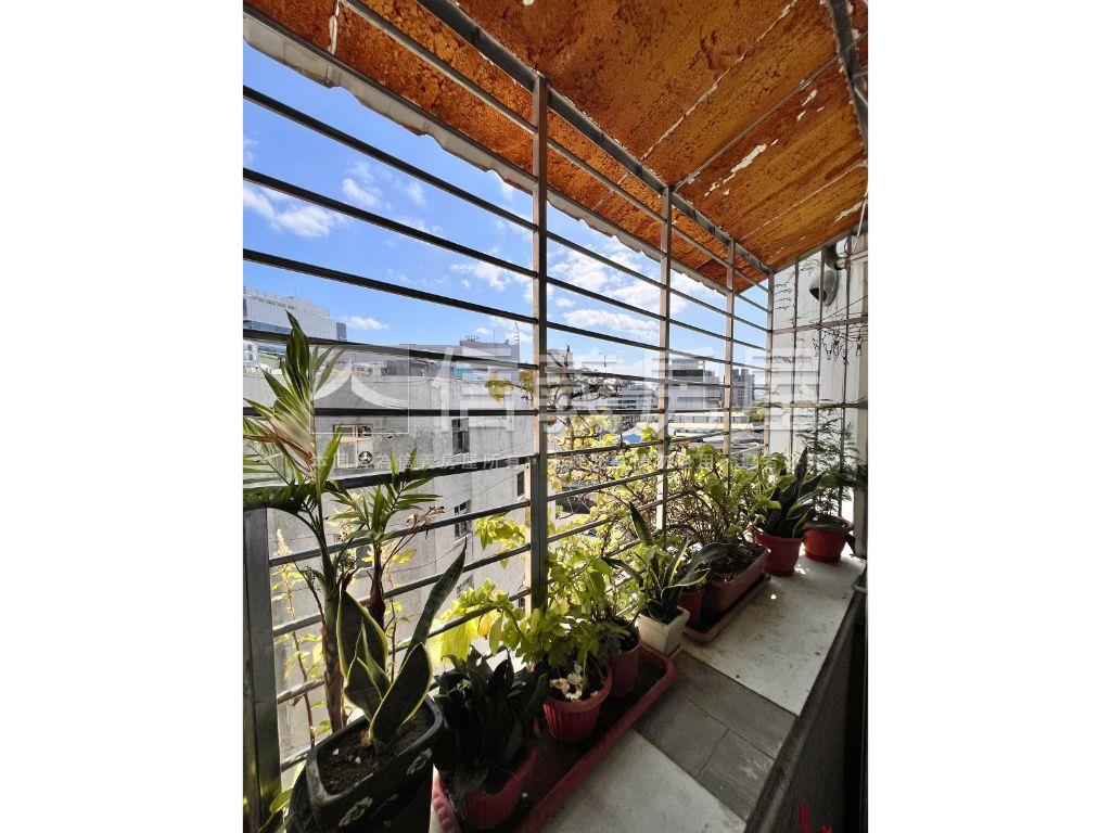 三面採光捷運旁精美美寓房屋室內格局與周邊環境