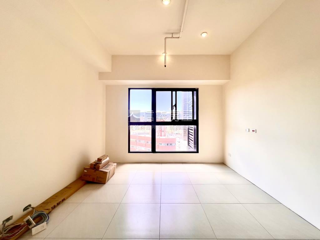 新成屋頂溪捷運高樓大三房房屋室內格局與周邊環境