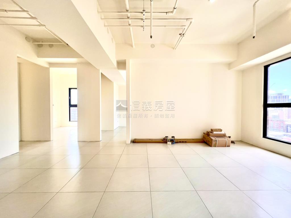 新成屋頂溪捷運高樓大三房房屋室內格局與周邊環境