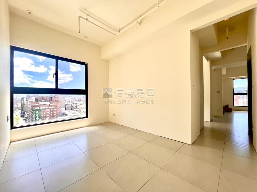 新成屋頂溪捷運高樓大三房房屋室內格局與周邊環境